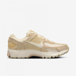 Nike Wmns Zoom Vomero 5 - Dydis 40 (HQ0458-200 Laisvalaikio batai)