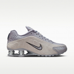 Nike Wmns Shox R4 Cement Grey/ Black-College Grey-Mtlc Silver - Dydis 40 (HQ7739-001 Laisvalaikio batai)