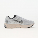 Nike Wmns Zoom Vomero 5 Pure Platinum/ Chrome-Lt Orewood Brn - Dydis 41 (FN6742-002 Laisvalaikio batai)