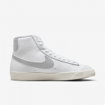 Nike WMNS Blazer Mid '77 - Dydis 44 (DQ7574-100 Laisvalaikio batai)