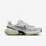 Nike Wmns V2K Run - Dydis 45 (FD0736-100 Laisvalaikio batai)