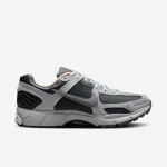 Nike Zoom Vomero 5 - Dydis 45 (HV5982-001 Laisvalaikio batai)