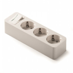 Ki&scaron;tukinis lizdas FAMATEL 2523, 3 vietų, su įž., su jungikliu, su apsauga nuo vaikų, 16A/250V, balto