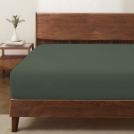 Satininė paklodė su guma CREYA DARK GREEN, t. žalios sp., 200 x 200 + 30 cm, 100% medvilnės