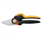 Sekatorius prasilenkiančiais a&scaron;menimis Fiskars X-series M P921