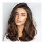 Moteri&scaron;kas plaukų kirpimas, maitinanti kaukė plaukams, gardžios latte kavos puodelis, bei su&scaron;ukavimas Vilniuje