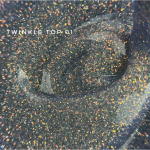 TOUCH NAILS vir&scaron;utinis apsauginis nagų lako sluoksnis ilgalaikiam manikiūrui TWINKLE TOP 01, 13 ml