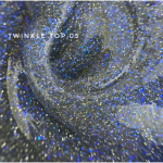 TOUCH NAILS vir&scaron;utinis apsauginis nagų lako sluoksnis ilgalaikiam manikiūrui TWINKLE TOP 05, 13 ml