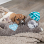 Trixie Junior pliu&scaron;inis žaislas &scaron;uniukams tinginys, su imitaciniu &scaron;irdies plakimu, veikia raminančiai ir padeda užmigti, pilkas