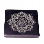 Smilkalų laikiklis i&scaron; muilo akmens juodas Mandala, 10cm