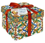 Panettone pyragas su tamsaus &scaron;okolado gabaliukais ir amarena vy&scaron;niomis, dežutėje, 1 kg