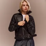 Bomber stiliaus striukė