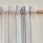 Baltos spalvos i&scaron; &scaron;ydo permatoma užuolaida 140x229 cm Harbour Stripe &ndash; Catherine Lansfield