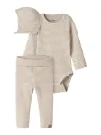 NAME IT Rinkinys 'NBNBERRO R LS BODY SET WITH HAT' smėlio spalva / balta