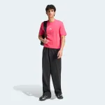 ADIDAS SPORTSWEAR Sportiniai mar&scaron;kinėliai 'Essentials' avietinė / balta