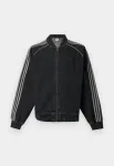ADIDAS ORIGINALS Demisezoninė striukė 'SST TT' &scaron;viesiai pilka / juodo džinso spalva