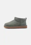 UGG Auliniai batai 'CLASSIC ULTRA MINI' mėlyna dūmų spalva