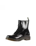 Dr. Martens Suvarstomieji kulk&scaron;nis dengiantys batai juoda