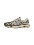 ASICS SportStyle Sportbačiai be auliuko 'GEL-NYC' kremo / kupranugario / &scaron;viesiai ruda