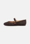 MICHAEL Michael Kors Balerinos su dirželiais 'NELLIE FLEX' tamsiai ruda