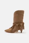 MICHAEL Michael Kors Kauboji&scaron;ki batai 'DANIELA' rusvai žalia
