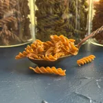 Ekologi&scaron;ki raudonųjų lę&scaron;ių makaronai FUSILLI su jūros salotomis : svoris - 100 g