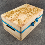 Vardinė medinė dėžė vaikystės ar krik&scaron;tynų prisiminimams saugoti ANGELIUKAI