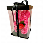 Me&scaron;kiukas i&scaron; rožių su LED ap&scaron;vietimu - rožinis su rože