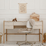 Versa ra&scaron;omasis stalas - Latte spalvos