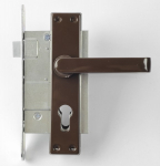 Spyna durų įleidžiama 55/55 mm ruda su rankena be cilindro ZV4 407Z-35801/22