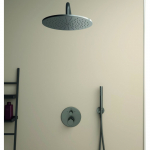Ideal Standard T100 termostatinės du&scaron;o sistemos komplektas, &scaron;lifuotos juodos (grafito) spalvos