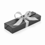 Dėžutė ra&scaron;ikliams E26 juodos spalvos su sidabro spalvos kaspinu