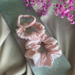 Natūralaus &scaron;ilko gumytė plaukams (rožinė) 3,5cm