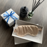 100% natūralaus &scaron;ilko akių kaukė miegui (auksinė)