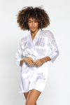 Prabangus baltas chalatas dekoruotas inicialais ir nėriniais XL