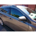 MODELIO DEFLEKTORIAI / PRIEKINIS STIKLAS Toyota Rav 4 2013+ SU CHROMUOTU LIEJIMU