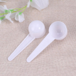 Plastikinis &scaron;auk&scaron;tas - matavimo puodelis - 10g - vienkartinis