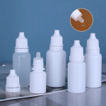 20 ml buteliukas su la&scaron;intuvu su aplikatoriumi - skysčiams dozuoti