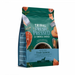 &Scaron;alto spaudimo mažų veislių suaugusių &scaron;unų maistas su la&scaron;i&scaron;a &ndash; Tribal Fresh Pressed Adult Small Breed Salmon 1.5kg
