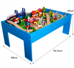 MEGA medinis traukinukas ant stalo