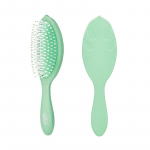 WETBRUSH GO GREEN&trade; TREATMENT & SHINE plaukų &scaron;epetys su sintetiniais &scaron;ereliais ir natūraliais aliejais, žalias WETBRUSH GO GREEN&trade; TREATMENT & SHINE plaukų &scaron;epetys su sintetiniais &scaron;ereliais ir natūraliais aliejais, žalias
