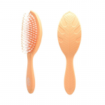 WETBRUSH GO GREEN&trade; TREATMENT & SHINE plaukų &scaron;epetys su sintetiniais &scaron;ereliais ir natūraliais aliejais, oranžinis WETBRUSH GO GREEN&trade; TREATMENT & SHINE plaukų &scaron;epetys su sintetiniais &scaron;ereliais ir natūraliais aliejais, oranžinis