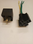 Automobilių ir motociklų prekės, elektronika, navigacija, CB radijas // Automobilių elektronikos komponentai : Montavimo kabeliai : Saugikliai : Jungtys // 0157 PRZEKAŹNIK Z PODSTAWKĄ 4PIN