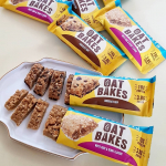 "Oat Bakes" Mink&scaron;tas Avižinis Batonėlis 'MyProtein' (75g) - berry-white-chocolate