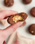 Organic Energy Ball Cocoa with Peanut Butter &ndash; ekologi&scaron;kas energinis rutuliukas su kakava ir žemės rie&scaron;utų sviestu | Vilgain (30 g)