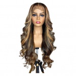 Moteri&scaron;kas ilgas garbanotas perukas Vidurinė dalis Natūraliai atrodantys &scaron;ilkiniai kar&scaron;čiui atsparūs auk&scaron;tai temperatūrai pluo&scaron;to moteri&scaron;kos spalvos gradiento spalvos priekiniai nėriniai Sintetiniai plaukai 26Inch