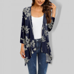 Moteri&scaron;kas netaisyklingo ra&scaron;to megztinis trijų ketvirčių rankovėmis su ki&scaron;enine striuke L juoda