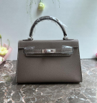 24 Nauja Natūralios Odos Moteri&scaron;ka Rankinė Su Delno Ra&scaron;tu Mini 22CM25 Krep&scaron;ys Sidabrinė Sagtis Rankinė Vienu Petimi Įstrižai 22CM+2 shoulder straps without lock chaki