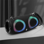 Ne&scaron;iojamas vandeniui atsparus didelės galios &bdquo;Bluetooth&ldquo; garsiakalbis RGB spalvinga &scaron;viesa belaidis žemųjų dažnių garsiakalbis 360 stereo erdvinio garso TWS FM boom box With strap juoda