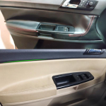 Mink&scaron;tos odos durų panelės dangtelis, skirtas VW Polo Sedanas 2004 2005 2006 2007 2008 2009 2010 2011 Automobilio durų porankio panelės odinis apdailos dangtelis Front Pair Black-red